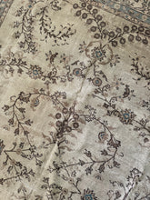 Load image into Gallery viewer, Vintage Turkish 8’ x 11’10”
