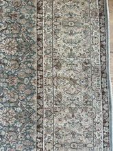 Load image into Gallery viewer, Vintage Doroksh 9’6” x 13’7”
