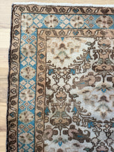 Load image into Gallery viewer, Vintage Lilihan 2’7” x 6’5”
