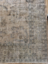 Load image into Gallery viewer, Vintage Turkish 9’8” x 13’
