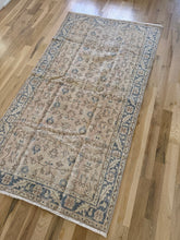 Load image into Gallery viewer, Vintage Turkish 3’10” x 7’
