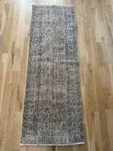 Load image into Gallery viewer, Vintage Turkish 2’4” x 6’6”
