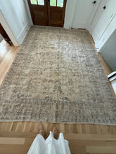 Load image into Gallery viewer, Vintage Turkish 9’8” x 13’

