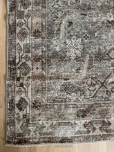 Load image into Gallery viewer, Antique Mahal 3’5” x 5’5”
