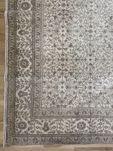 Load image into Gallery viewer, Vintage Kayseri 6’6” x 9’1”

