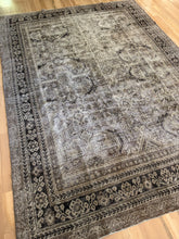 Load image into Gallery viewer, Antique Mahal 7’6” x 10’4”
