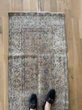 Load image into Gallery viewer, Vintage Turkish 2’3” x 7’
