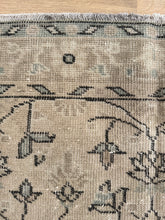 Load image into Gallery viewer, Vintage Turkish 3’9” x 7’
