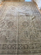 Load image into Gallery viewer, Antique Mahal 9’2” x 13’

