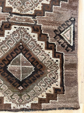 Load image into Gallery viewer, Vintage Mini Rug 1’11” x 3’1”
