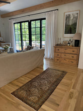 Load image into Gallery viewer, Vintage Lilihan 2’7” x 6’5”
