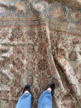 Load image into Gallery viewer, Antique Mahal 10’ x 13’8”
