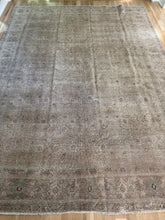 Load image into Gallery viewer, Vintage Mahal 8’ x 10’10”
