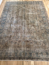 Load image into Gallery viewer, Vintage Isparta 7’7” x 10’7”
