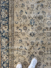 Load image into Gallery viewer, Vintage Turkish 7’11” x 11’1”
