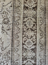 Load image into Gallery viewer, Antique Mahal 9’2” x 13’

