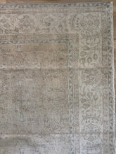 Load image into Gallery viewer, Vintage Turkish 6’9” x 8’4”
