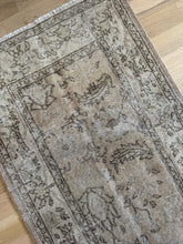 Load image into Gallery viewer, Vintage Turkish 2’5” x 7’1”
