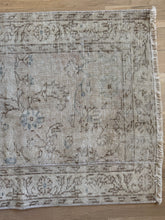 Load image into Gallery viewer, Vintage Turkish 2’3” x 6’5”
