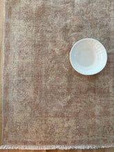 Load image into Gallery viewer, Vintage Turkish 6’6” x 8’10”
