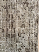 Load image into Gallery viewer, Vintage Turkish 7’5” x 10’
