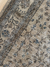 Load image into Gallery viewer, Vintage Turkish 8’1” x 11’5”

