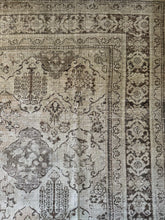Load image into Gallery viewer, Antique Mahal 9’2” x 13’
