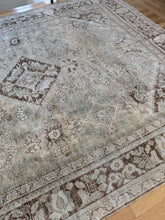 Load image into Gallery viewer, Vintage Mahal 9’2” x 12’
