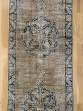 Load image into Gallery viewer, Vintage Turkish 2’6” x 11’4”
