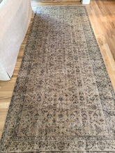 Load image into Gallery viewer, Vintage Turkish Gallery 4’8” x 11’9”
