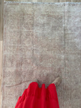 Load image into Gallery viewer, Vintage Turkish 6’6” x 8’10”

