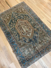 Load image into Gallery viewer, Antique Malayer 3’2” x 5’

