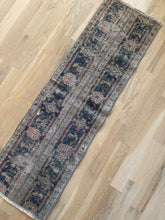 Load image into Gallery viewer, Vintage 1’5” x 4’10”
