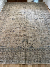 Load image into Gallery viewer, Vintage Turkish 9’8” x 13’
