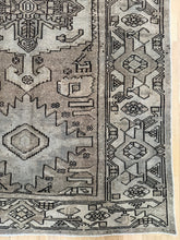 Load image into Gallery viewer, Vintage Hamadan 4’3” x 6’5”
