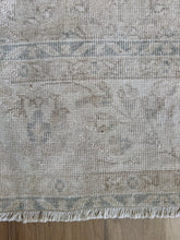 Load image into Gallery viewer, Vintage Turkish 6’9” x 8’4”
