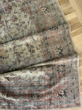 Load image into Gallery viewer, Vintage Turkish 8’ x 11’11”
