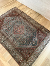 Load image into Gallery viewer, Antique Siraz 3’6” x 5’
