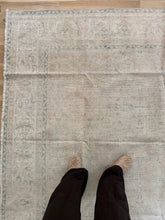 Load image into Gallery viewer, Vintage Turkish 6’9” x 8’4”

