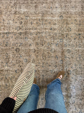 Load image into Gallery viewer, Vintage Turkish 7’5”x 10’11”
