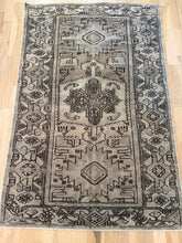 Load image into Gallery viewer, Vintage Hamadan 4’3” x 6’5”
