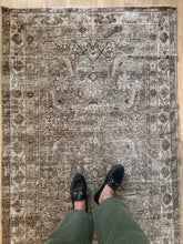 Load image into Gallery viewer, Antique Mahal 3’5” x 5’5”
