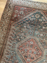 Load image into Gallery viewer, Antique Siraz 3’6” x 5’
