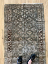 Load image into Gallery viewer, Vintage Baluch 2’11” x 5’7”

