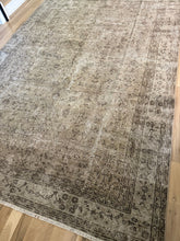 Load image into Gallery viewer, Vintage Turkish 7’5” x 10’
