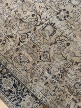 Load image into Gallery viewer, Vintage Turkish 8’3” x 10’8”
