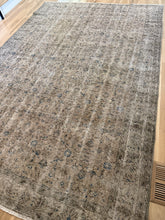 Load image into Gallery viewer, Vintage Turkish 7’5”x 10’11”
