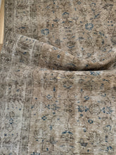 Load image into Gallery viewer, Vintage Turkish 7’5”x 10’11”

