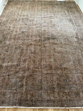 Load image into Gallery viewer, Vintage Turkish 9’7” x 13’1”
