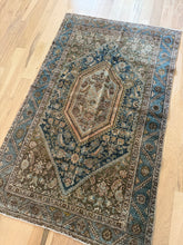 Load image into Gallery viewer, Antique Malayer 3’2” x 5’
